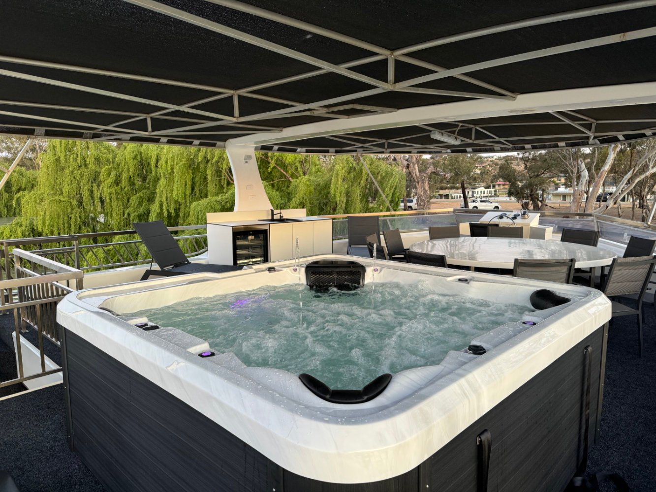 Moon-Rise-Spar-Dining